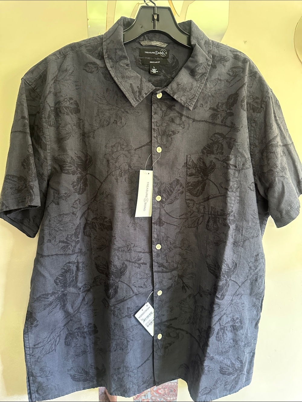 NWT Treasure & Bond navy Floral Pocket Shirt
